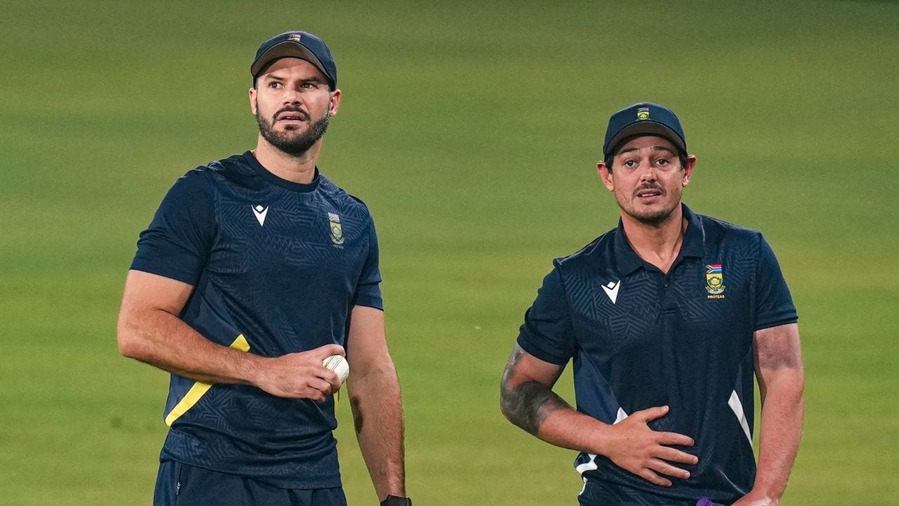 એડન કાયલ માર્કરામનો જન્મ 4 ઓક્ટોબર 1994ના રોજ થયો છે. તે સાઉથ આફ્રિકન ક્રિકેટર છે જે ટ્વેન્ટી૨૦ આંતરરાષ્ટ્રીય ક્રિકેટમાં સાઉથ આફ્રિકાનીક્રિકેટ ટીમના વર્તમાન કેપ્ટન અને વન ડે આંતરરાષ્ટ્રીય અને ટેસ્ટ ક્રિકેટમાં વાઈસ કેપ્ટન છે. 