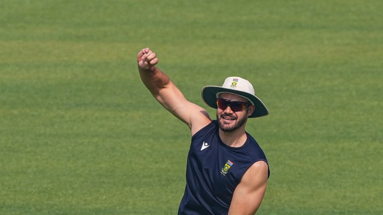 ભૂતપૂર્વ કેપ્ટન અને બેટ્સમેન ગ્રીમ સ્મિથે માર્કરામને ભાવિ સાઉથ આફ્રિકાના કેપ્ટન ગણાવ્યો હતો.તેમણે સપ્ટેમ્બર 2017માં સાઉથ આફ્રિકા માટે આંતરરાષ્ટ્રીય ક્રિકેટમાં પ્રવેશ કર્યો હતો.