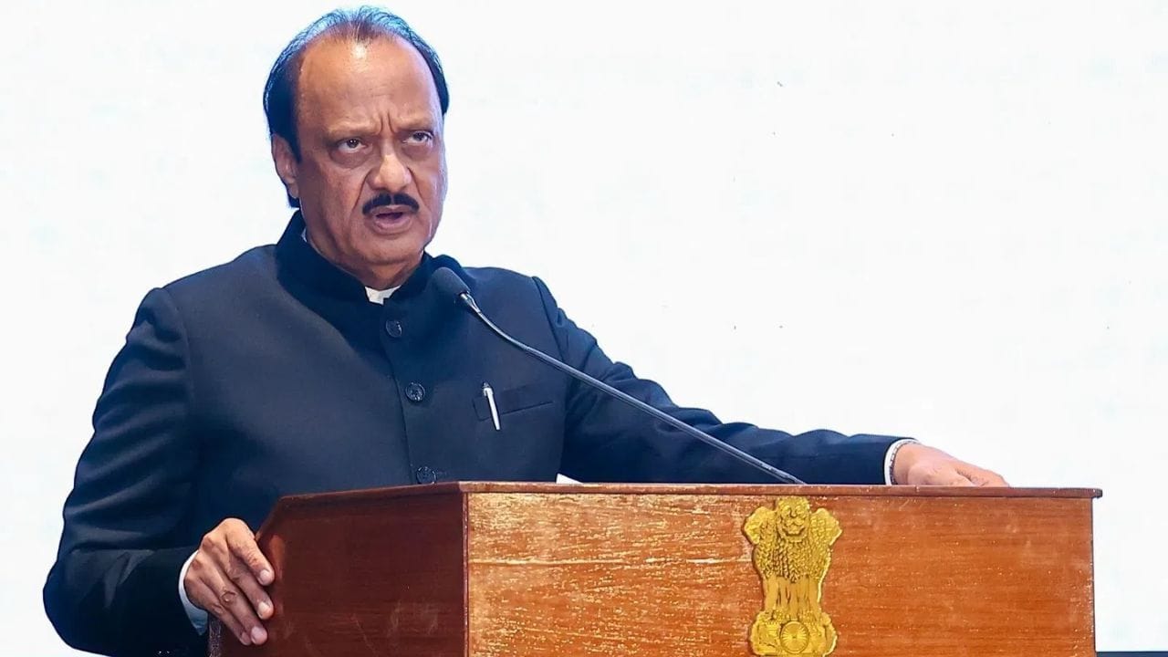 અજિત પવારના મૃત્યુ પછી, તેમણે જાહેર કરેલી સંપત્તિઓની પણ ચર્ચા થઈ રહી છે. 2024 ની વિધાનસભા ચૂંટણી દરમિયાન અજિત પવાર દ્વારા રજૂ કરાયેલા સોગંદનામા મુજબ, છેલ્લા પાંચ વર્ષમાં તેમની સંપત્તિમાં નોંધપાત્ર વધારો થયો હતો. અજિત પવાર અને તેમની પત્ની સુનેત્રા પવાર પાસે સ્થાવર અને જંગમ બંને પ્રકારની સંપત્તિનો મોટો સ્ટોક છે.
