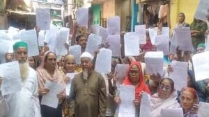 જીવતા મતદારોને સરકારી ચોપડે મારી નાખનાર સામે કેસ કરવા પોલીસને અરજી