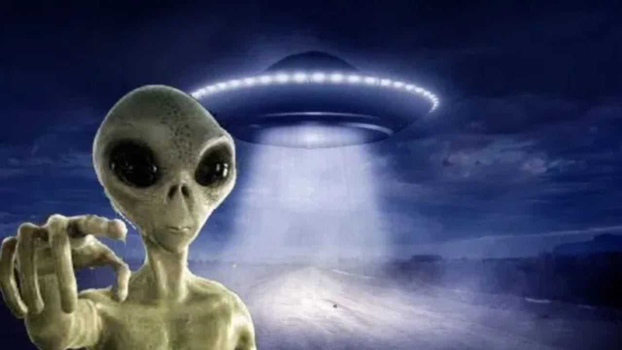 માનવ જીવન પ્રભાવિત થશે : બાબા વેંગાએ 2026 માટે આર્ટિફિશિયલ ઇન્ટેલિજન્સ (AI) અંગે પણ આગાહીઓ કરી છે. બાબા વેંગાની આગાહી મુજબ, 2026 માં AI માનવ જીવનને અસર કરશે. આર્ટિફિશિયલ ઇન્ટેલિજન્સ પર નિયંત્રણના અભાવે, AI મહત્વપૂર્ણ નિર્ણયો લેશે.