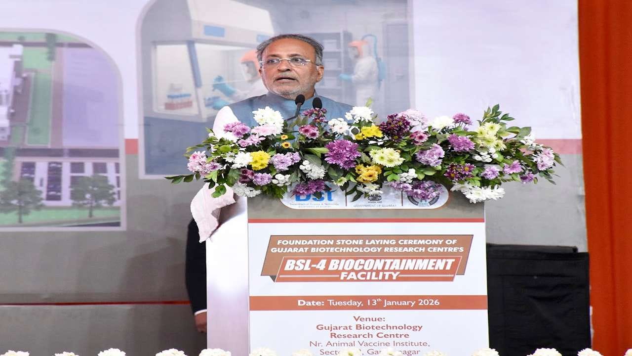 વિજ્ઞાન અને પ્રૌદ્યોગિકી મંત્રી અર્જુન મોઢવાડિયાએ જણાવ્યું હતું કે, ભારતનો ઇતિહાસ અને ભૂગોળ બદલવામાં જેમ મહાત્મા ગાંધી, સરદાર પટેલનું યોગદાન રહ્યું છે, તેમ આધુનિક ભારત અને ગુજરાતનું ભાગ્ય બદલવાનું કાર્ય વડાપ્રધાન નરેન્દ્ર મોદી અને કેન્દ્રીય ગૃહ મંત્રી અમિતભાઈ શાહે કર્યું છે.