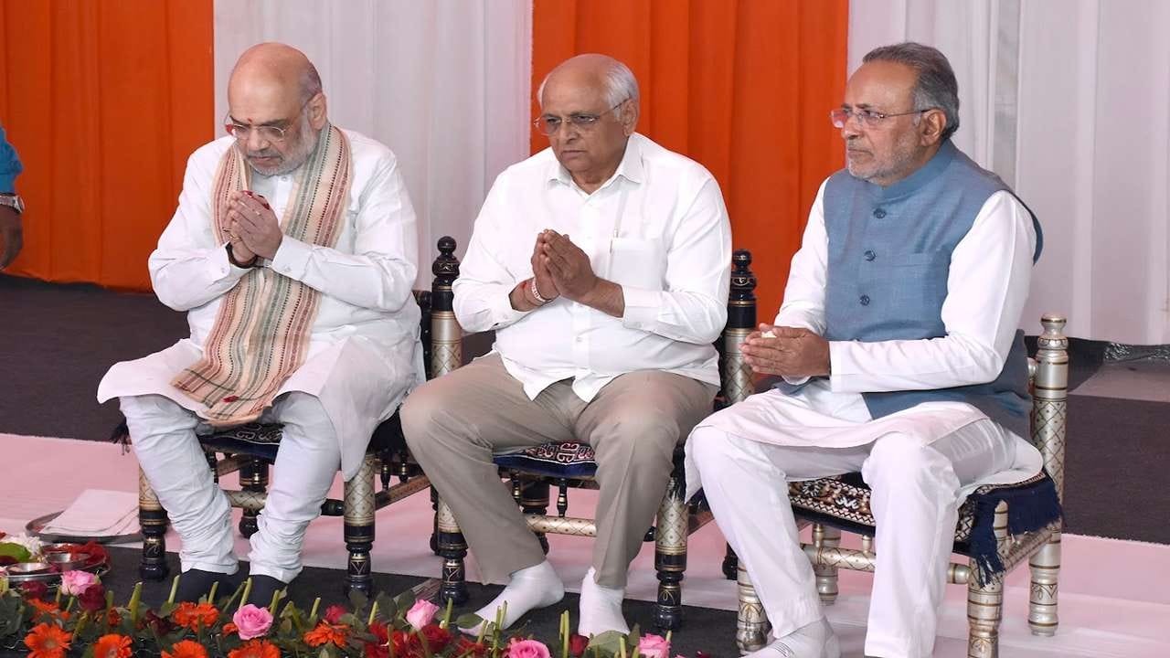 કેન્દ્રીય ગૃહ મંત્રી અમિત શાહે ગુજરાતની પ્રથમ અદ્યતન બાયો-કન્ટેઈનમેન્ટ ફેસિલિટી “બાયો સેફ્ટી લેવલ-4” લેબ તેમજ “એનિમલ બાયો-સેફ્ટી લેવલ” સુવિધાનો ગાંધીનગરમાં મુખ્યમંત્રી ભૂપેન્દ્ર પટેલ અને વિજ્ઞાન અને પ્રૌદ્યોગિકી મંત્રી અર્જુન મોઢવાડિયાની ઉપસ્થિતિમાં શિલાન્યાસ કર્યો હતો.