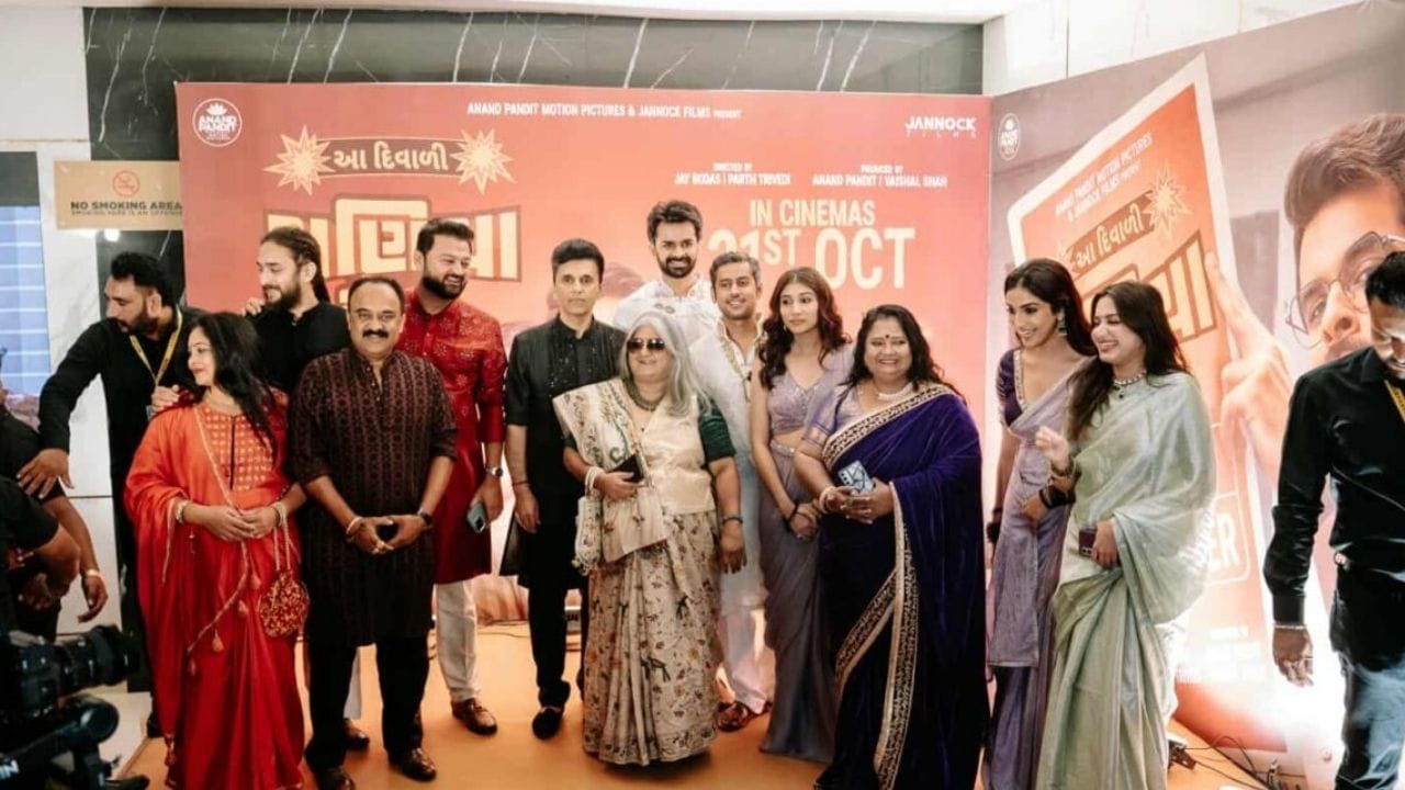 યશ સોની, નેત્રી ત્રિવેદી, ચેતન દાહિયા સહિતના કલાકારો સાથે બનેલી ‘ચણિયા ટોળી’ એક વ્યક્તિની આંતરિક શોધથી શરૂ થઈને સમગ્ર ગામને નાણાકીય સંકટમાંથી બચાવવાની અસાધારણ યોજનામાં રૂપાંતરિત થાય છે. ફિલ્મમાં એક અણધારી અને જોખમી પ્લાન ઘડાય છે, જે શરૂઆતમાં અવિશ્વસનીય લાગે છે, પરંતુ આગળ વધતાં જ દર્શકોને પોતાની સાથે જકડી રાખે છે. ખાસ કરીને ગામની મહિલાઓ ફિલ્મમાં મહત્વપૂર્ણ ભૂમિકા ભજવે છે, જે પરિસ્થિતિ સામે ડટીને ઊભી રહે છે અને સમગ્ર કહાનીને નવી દિશા આપે છે.