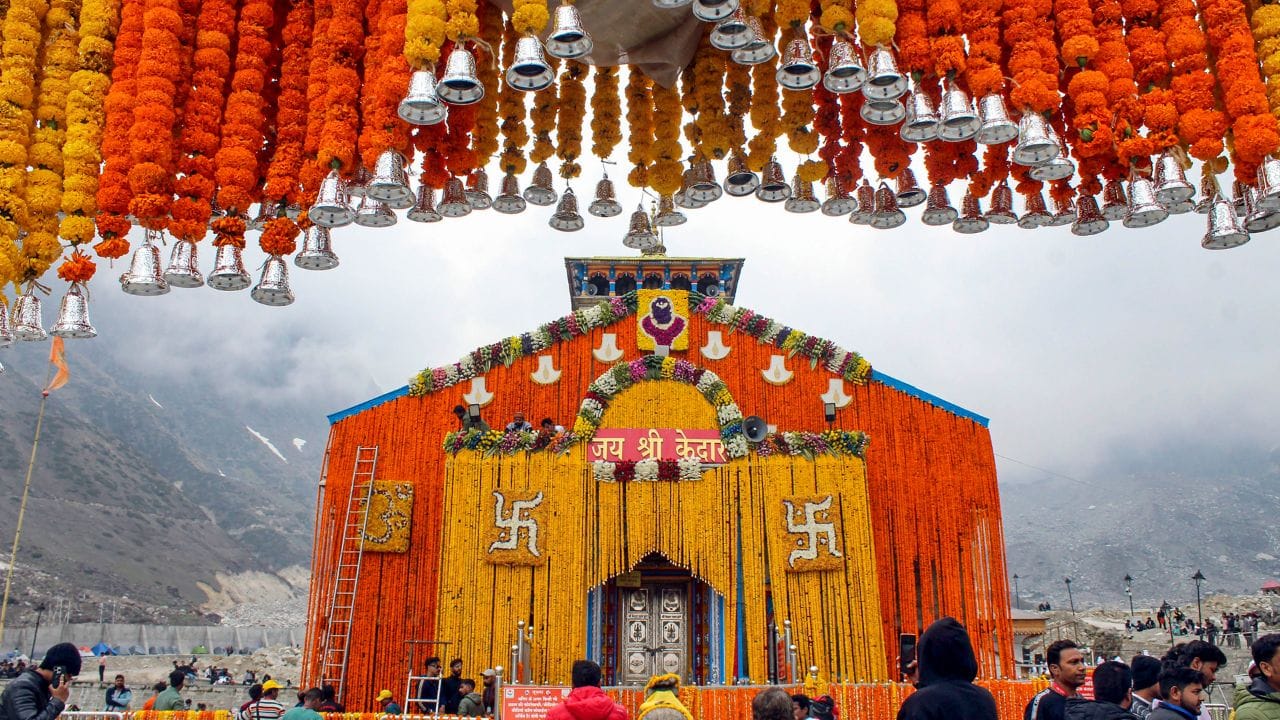 આ વર્ષે ચારધામ યાત્રાનો શુભારંભ 19 એપ્રિલ અક્ષય તૃતીયાના દિવસે ગંગોત્રી અને યમુનોત્રી ધામના કપાટ ખુલવાની સાથે થશે. ગયા વર્ષે આ યાત્રા 30 એપ્રિલના રોજ શરૂ થઈ હતી. પરિણામે, આ વર્ષે ચારધામ યાત્રા ગયા વર્ષ કરતા 11 દિવસ વહેલી શરૂ થશે. ચારધામ યાત્રા યાત્રાળુઓને પવિત્ર સ્થળોની મુલાકાત લેવા માટે વધુ સમય આપશે.