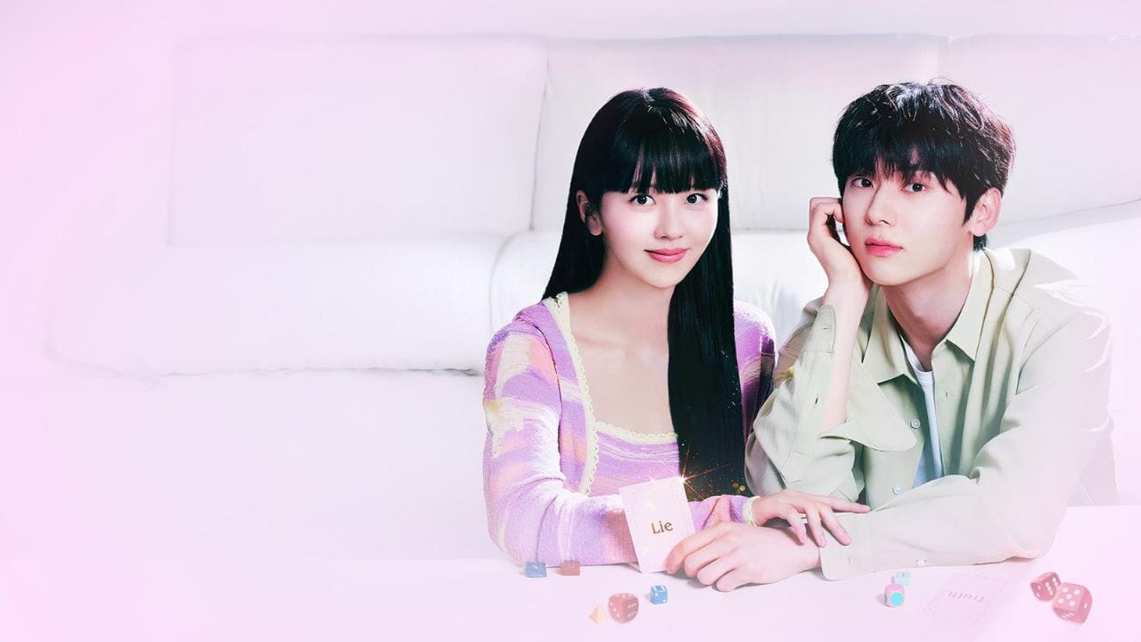 My Lovely Liar : આ શ્રેણી એક અનોખી રોમાન્સ મિસ્ટ્રી અને કોમેડી ડ્રામા કોમ્બિનેશન છે જેમાં મુખ્ય સ્ત્રી પાત્ર પાસે એવો અદભુત શક્તિ છે કે તે લોકોના જુઠાણાને સાંભળી શકે છે અને વિશ્વાસ બતાવી શકે છે. જ્યારે તે એક રહસ્યસભર અને શાંત સોન્ગરાઇટર પુરુષ સાથે મળે છે તો તેની દુનિયા બદલાઈ જાય છે અને તે પ્રેમ, વિશ્વાસ અને રહસ્યોમાં ફસાઈ જાય છે. આ શ્રેણી એક જ સીઝનમાં ઉપલબ્ધ છે જેમાં 16 એપિસોડ છે અને દરેક એપિસોડ લગભગ એક કલાક લાંબા છે.