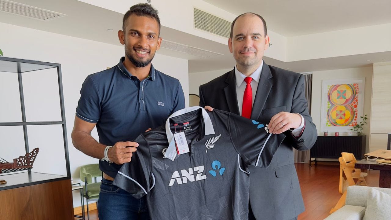 કેન વિલિયમસનના રિપ્લેસમેન્ટ ખેલાડી તરીકે 2023 ઇન્ડિયન પ્રીમિયર લીગ માટે ગુજરાત ટાઇટન્સ દ્વારા તેમને સાઇન કરવામાં આવ્યો હતો.