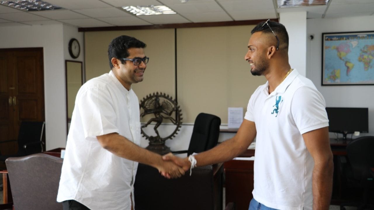 દાસુન શનાકાએ સેન્ટ પીટર્સ કોલેજ અને મેરિસ સ્ટેલા કોલેજ, નેગોમ્બોમાં શિક્ષણ મેળવ્યું છે.દાસુન શનાકા આઈપીએલ 2026માં અનશોલ્ડ રહ્યો છે.