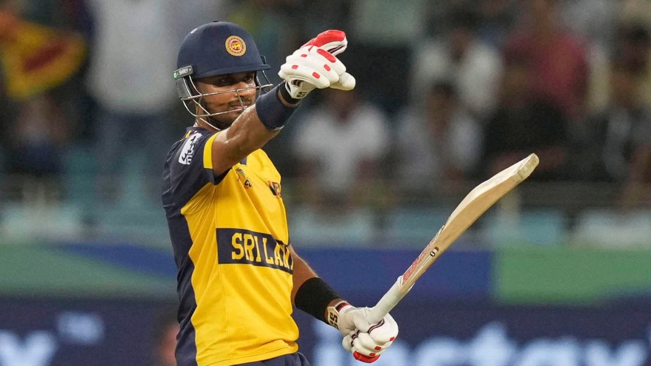 દાસુન શનાકા એક ઓલરાઉન્ડર, શનાકા જમણા હાથનો મધ્યમ-ફાસ્ટ બોલર અને  નીચલા ક્રમનો બેટ્સમેન છે.શ્રીલંકાના ક્રિકેટર દાસુન શનાકાની પત્નીનું નામ ચેવંતી શનાકા છે; તેમણે 5 સપ્ટેમ્બર, 2020 ના રોજ નેગોમ્બોમાં તેની સાથે લગ્ન કર્યા હતા અને તેઓ લગભગ ત્રણ વર્ષ સુધી રિલેશનશીપમાં હતા.