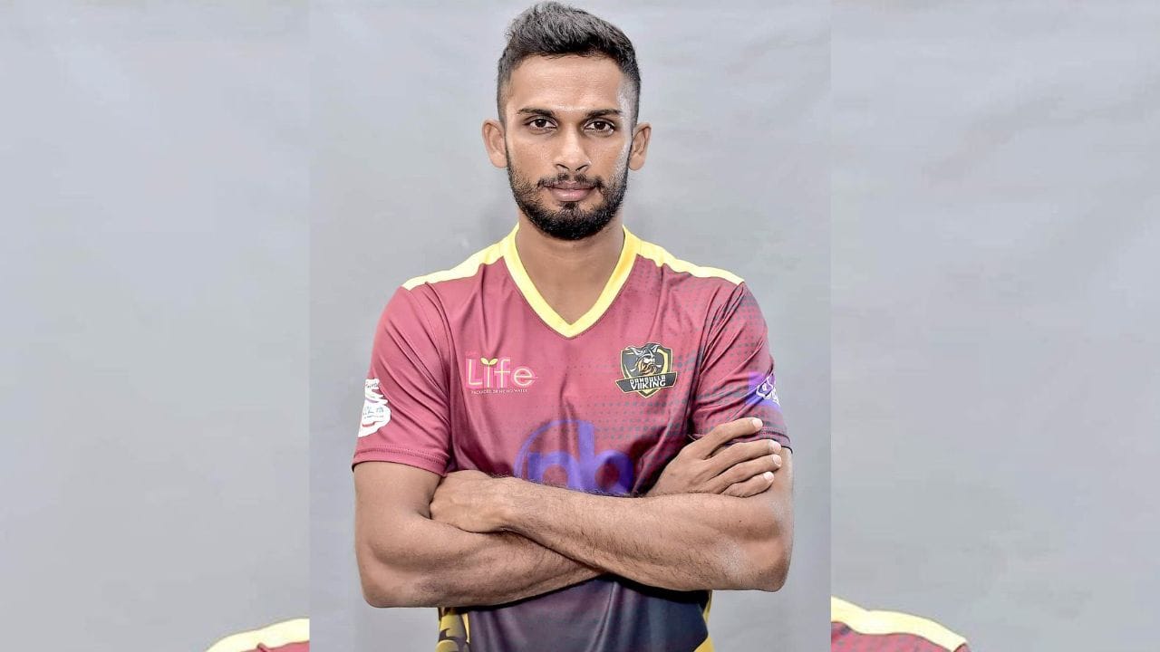  મે 2016માં શનાકાએ ઈંગ્લેન્ડના પ્રવાસ પર લેસ્ટરશાયર કાઉન્ટી ક્રિકેટ ક્લબ સામે ફર્સ્ટ-ક્લાસ મેચમાં સદી ફટકારી હતી. 