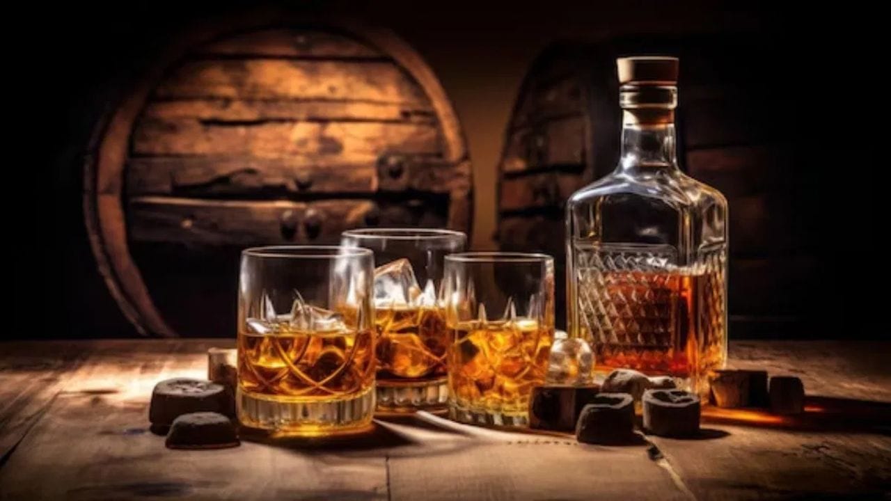 એવામાં જેમ જેમ સમય બદલાયો અને સમાજમાં સ્વાસ્થ્ય તથા જાહેર આચરણ (Public Conduct) પ્રત્યે જાગૃતિ વધી, તેમ તેમ આ પરંપરા ધીમે ધીમે ઓછી થવા લાગી. જણાવી દઈએ કે, વર્ષ 1997 પછી ઘણા ચાન્સેલરોએ આ પરંપરાથી અંતર જાળવી રાખ્યું છે. ઉદાહરણ તરીકે, ગોર્ડન બ્રાઉન માત્ર મિનરલ વોટર પીતા હતા. એલિસ્ટર ડાર્લિંગ અને જ્યોર્જ ઓસબોર્ને બંને પણ પાણીને જ પ્રાથમિકતા આપતા હતા. બ્રિટનના પૂર્વ વડાપ્રધાન અને તત્કાલીન ચાન્સેલર ઋષિ સુનકે પણ તેમના બજેટ ભાષણ દરમિયાન ક્યારેય દારૂનું સેવન કર્યું નથી; તેમણે માત્ર પાણીનો જ ઉપયોગ કર્યો હતો.