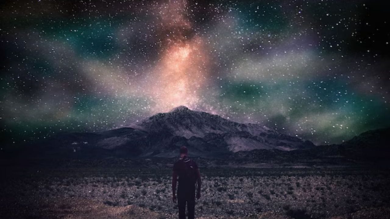 યમલોકનો પશ્ચિમી દ્વાર પણ રત્નોથી શોભિત છે. જીવનમાં દાન, પુણ્ય અને ધાર્મિક કાર્યો કરનારા લોકોના આત્માઓને આ દ્વાર દ્વારા યમલોકમાં પ્રવેશ મળે છે. જેમણે પોતાના જીવનકાળ દરમિયાન સારા કર્મો કર્યા હોય, તેમને આ દ્વાર સુખદ યાત્રાનો અનુભવ કરાવે છે.