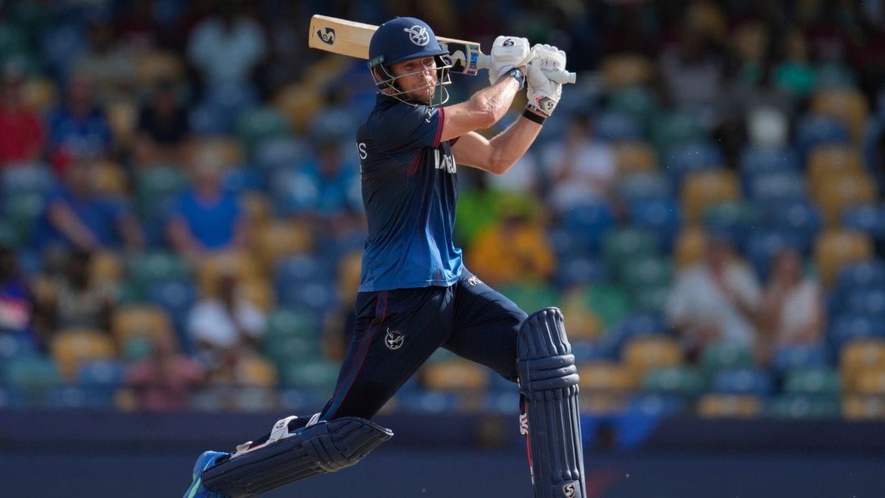 મેરવે ગેરહાર્ડ ઇરાસ્મસનો જન્મ 11 એપ્રિલ 1995ના રોજ થયો છે. નામિબિયાનો આંતરરાષ્ટ્રીય ક્રિકેટર છે, જે નામિબિયા રાષ્ટ્રીય ક્રિકેટ ટીમના વર્તમાન કેપ્ટન છે. 