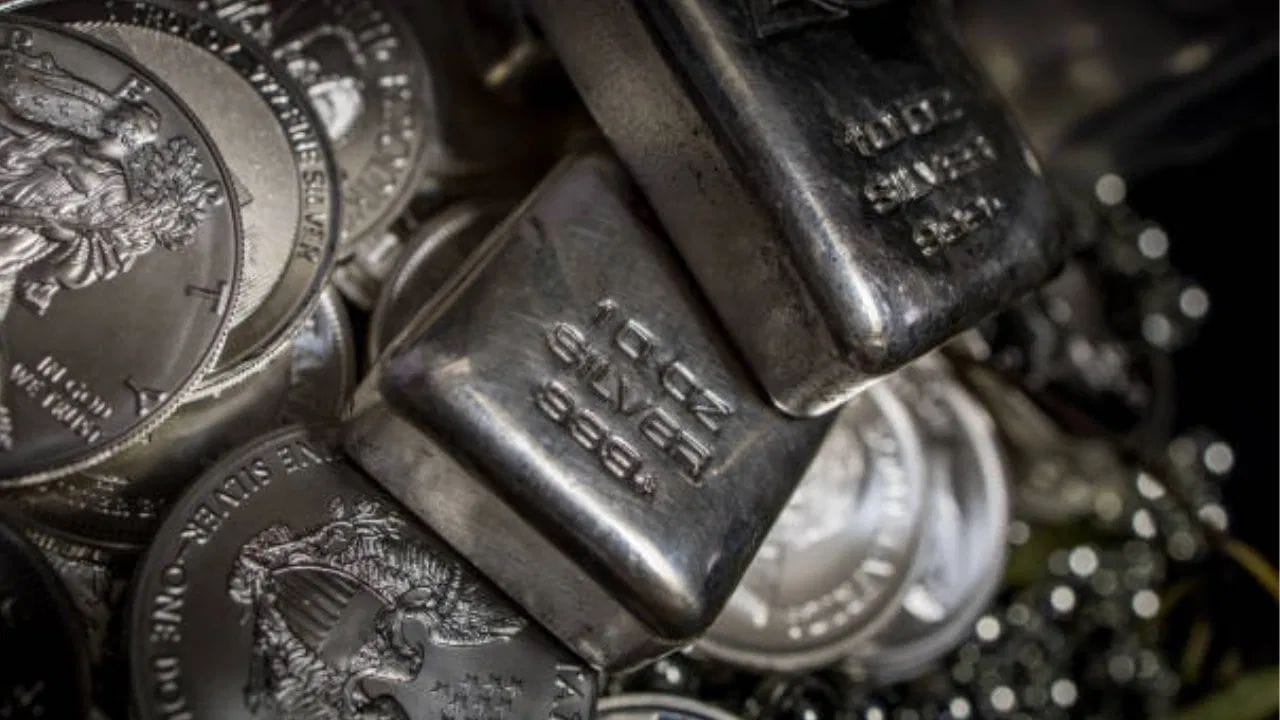 કંપનીનું ધ્યાન ડિજિટલ બિઝનેસ પર પણ છે. MMTC-PAMP પોતાની વેબસાઇટ અને એમેઝોન તથા ફ્લિપકાર્ટ જેવા ઓનલાઇન પ્લેટફોર્મ્સ દ્વારા સિક્કા અને બાર્સ (લગડી) ના વેચાણમાં વધારો કરવાની સાથે ડિજિટલ ગોલ્ડ તેમજ સિલ્વરના બિઝનેસને પણ વિસ્તાર આપશે.