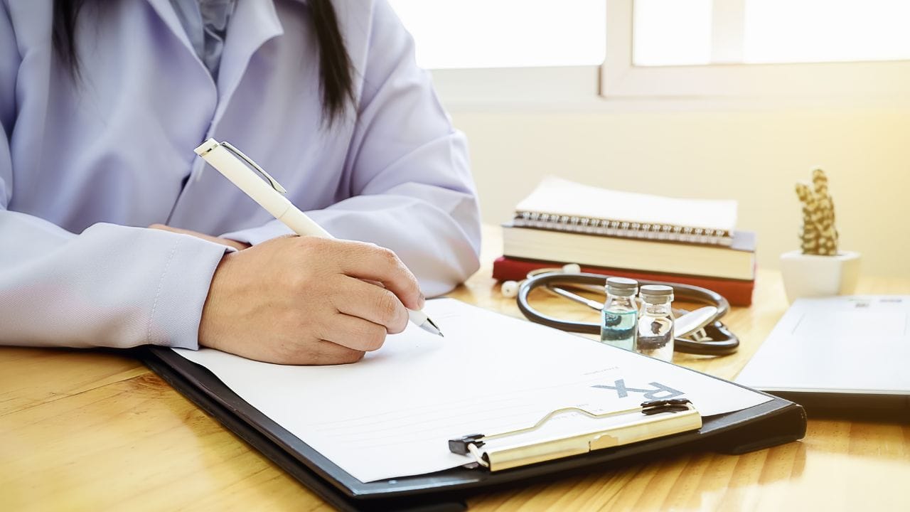 ડોક્ટર પણ સલાહ આપે છે કે, સી-સેક્શન પછી શારીરિક સંબંધ બાંધતી વખતે મહિલાઓએ સંપૂર્ણ સ્વસ્થ હોવું ખુબ જરુરી છે. જો મહિલાઓ સી-સેક્શન પછી રિકવરીમાં વધારે સમય લાગે છે. તો આવી સ્થિતિમાં શારીરિક સંબંધ બાંધવામાં આવે તો મહિલાને દુખાવો થઈ શકે છે.