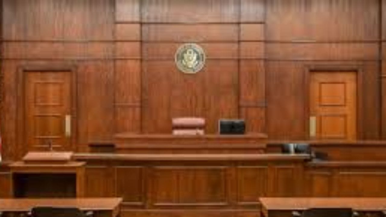 નોટિસ પિરિયડ પૂરો ન કરવાથી સૌથી મોટું નુકસાન અનુભવ પ્રમાણપત્ર (Experience Letter) અને રિલીવિંગ લેટર ન મળવાનું થાય છે. આ બંને દસ્તાવેજો નવી નોકરી માટે ખૂબ જ મહત્વપૂર્ણ છે. ઘણી કંપનીઓ બેકગ્રાઉન્ડ વેરિફિકેશન દરમિયાન અગાઉની કંપની પાસેથી માહિતી મેળવે છે. જો ત્યાં નેગેટિવ ફીડબેક જાય તો નવી નોકરીમાં મુશ્કેલી ઊભી થઈ શકે છે.