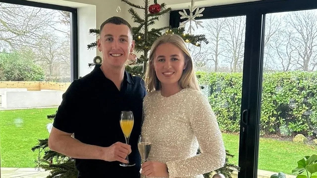 લ્યુસીએ માન્ચેસ્ટર યુનિવર્સિટીમાંથી બિઝનેસ અને મેનેજમેન્ટમાં ડિગ્રી મેળવી છે. તેનું કોર્પોરેટ કરિયર છે.