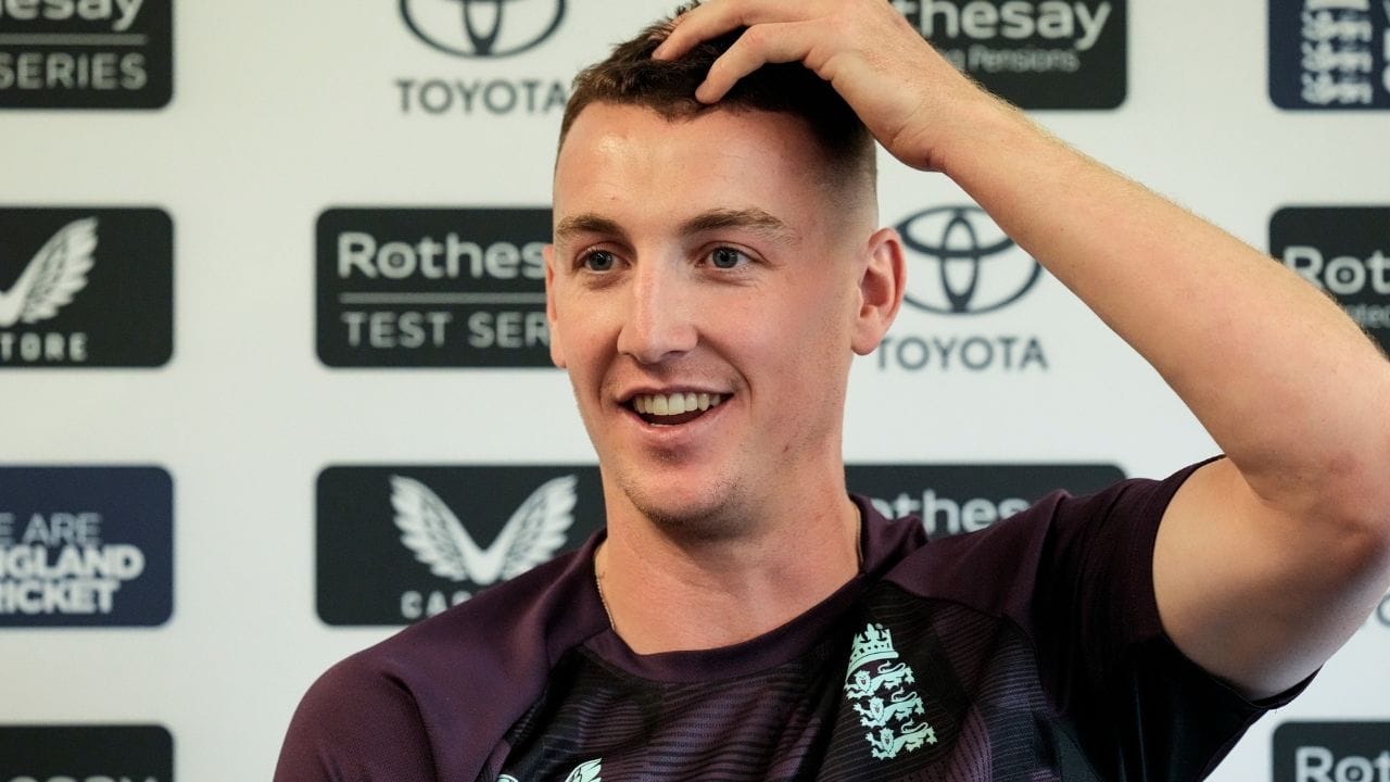 તમને જણાવી દઈએ કે, બ્રુકે ઓગસ્ટ 2017માં ભારત સામેની પાંચ મેચની યુવા ODI સીરિઝમાં ઇંગ્લેન્ડની અંડર-19 ક્રિકેટ ટીમનું નેતૃત્વ કર્યું હતું.