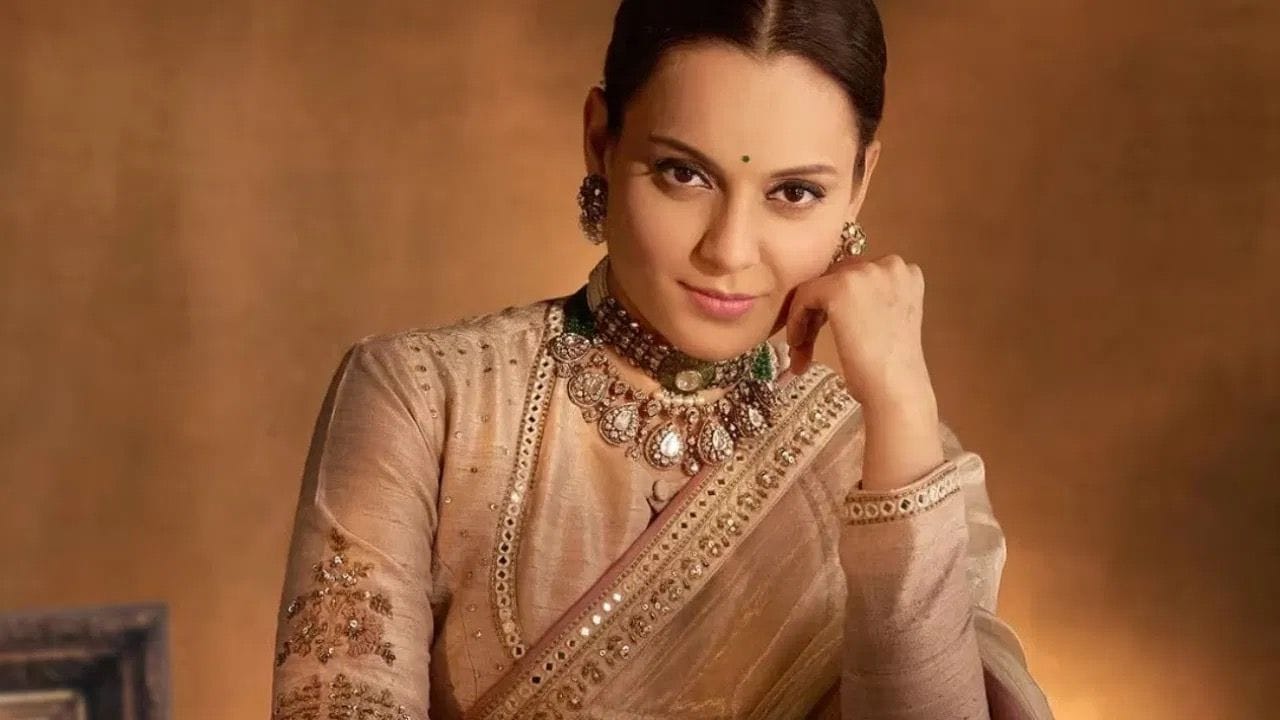 કંગના રનૌત : પ્રખ્યાત અભિનેત્રી કંગના રનૌત પણ આ યાદીમાં સામેલ છે. અહેવાલો મુજબ, તે પ્રતિ ફિલ્મ 15થી 25 કરોડ રૂપિયા ચાર્જ કરે છે. કંગના હાલમાં ફિલ્મોની સાથે રાજકારણમાં પણ સક્રિય ભૂમિકા ભજવી રહી છે.