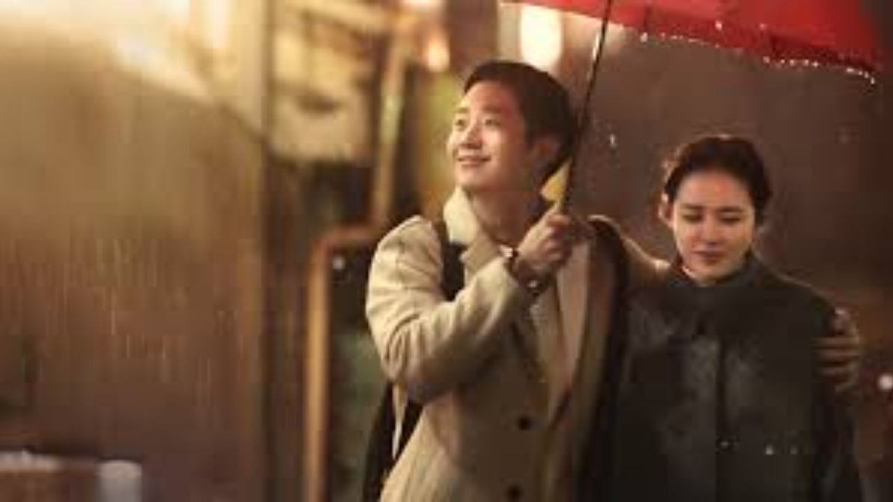 1. Something in the Rain આ ડ્રામા એક સરળ અને ઊંડા રોમેન્ટિક પ્રેમની કહાણી કહે છે, જેમાં બે લોકો વચ્ચેની અસલી અને નિર્મળ લાગણીઓને દર્શાવવામાં આવે છે. આ કહાણી ઉંમર અને સામાજિક માન્યતાઓની રોગદોષોને તોડતી સચ્ચાઈ પ્રેમ શોધવાની છે. રિયલ લાઈફની જટિલતાઓ અને ભાવનાત્મક ઊંડાઈ જોવા મળે છે.