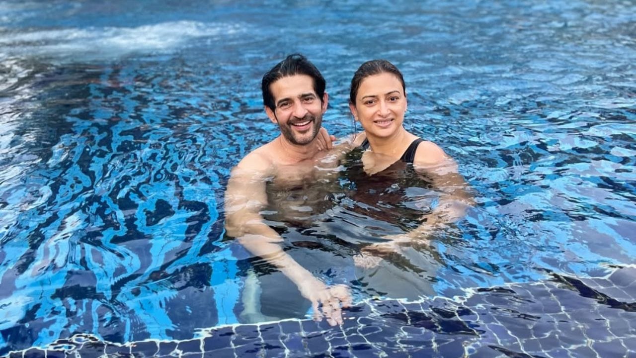 હિતેન અને ગૌરીના લગ્ન 20 વર્ષ પહેલા થયા હતા અને આજે પણ તેમની વચ્ચે એ જ પ્રેમ છે.16 સપ્ટેમ્બર 1977ના રોજ જમ્મુમાં જન્મેલી ગૌરી પ્રધાન એક મરાઠી પરિવારમાંથી આવે છે.