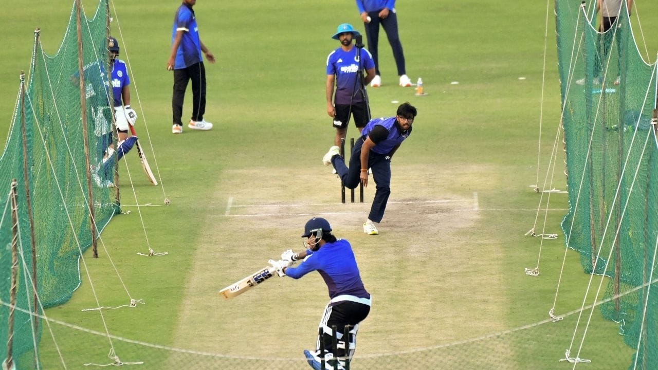 વનડે સીરિઝ પછી ભારત અને ન્યુઝીલેન્ડની ટીમ વચ્ચે ટી20 સીરિઝ રમાશે. જેમાં આ સીરિઝ 5 મેચની હશે. બંન્ને ટીમમાં અનેક ફેરફાર જોવા મળશે. વનડે સીરિઝની કમાન ગિલના હાથમાં છે. તો ટી20ની કમાન સૂર્યકુમાર યાદવના હાથમાં જોવા મળશે.