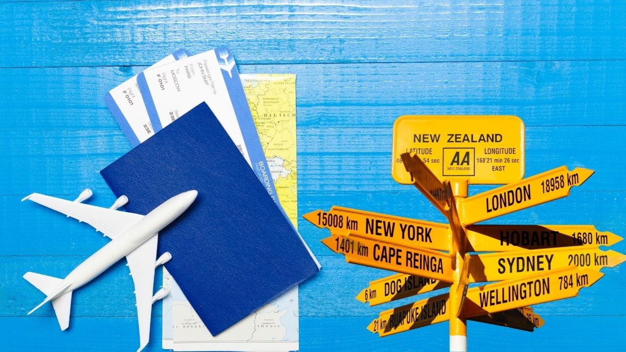 માન્ય જાપાન વિઝા ધરાવતા ભારતીય પ્રવાસીઓ ફિલિપાઇન્સમાં અલગ વિઝા વિના 14 દિવસ સુધી રોકાઈ શકે છે, જેને વધુ 7 દિવસ સુધી લંબાવી શકાય છે. સિંગાપોરમાં 96 કલાક (4 દિવસ) સુધી વિઝા-મુક્ત ટ્રાન્ઝિટ અથવા સ્ટોપઓવર મળી શકે છે, જો જાપાન વિઝા ઓછામાં ઓછો એક મહિનો માન્ય હોય.