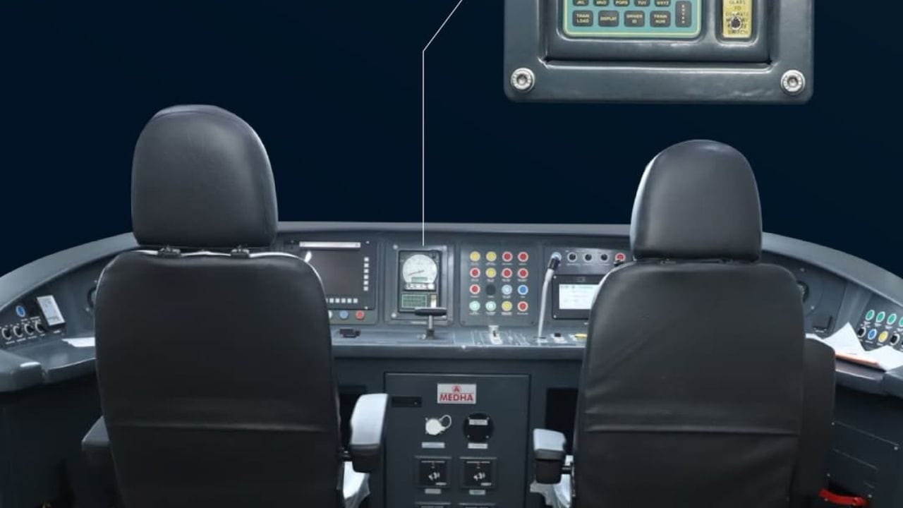 આપણે વંદે ભારતની સ્લીપર ટ્રેનના નિયમો જોઈએ તો.વંદે ભારત સ્લીપર ટ્રેનમાં આરએસી હશે. વેટિંગ લિસ્ટ હશે, ટુંકમાં જો તમારી પાસે કન્ફોર્મ ટિકિટ નહી હોય તો મુસાફરી કરી શકશો નહી. અડધો બર્થ કે શેરિંગની ઝંઝટ દુર થશે.