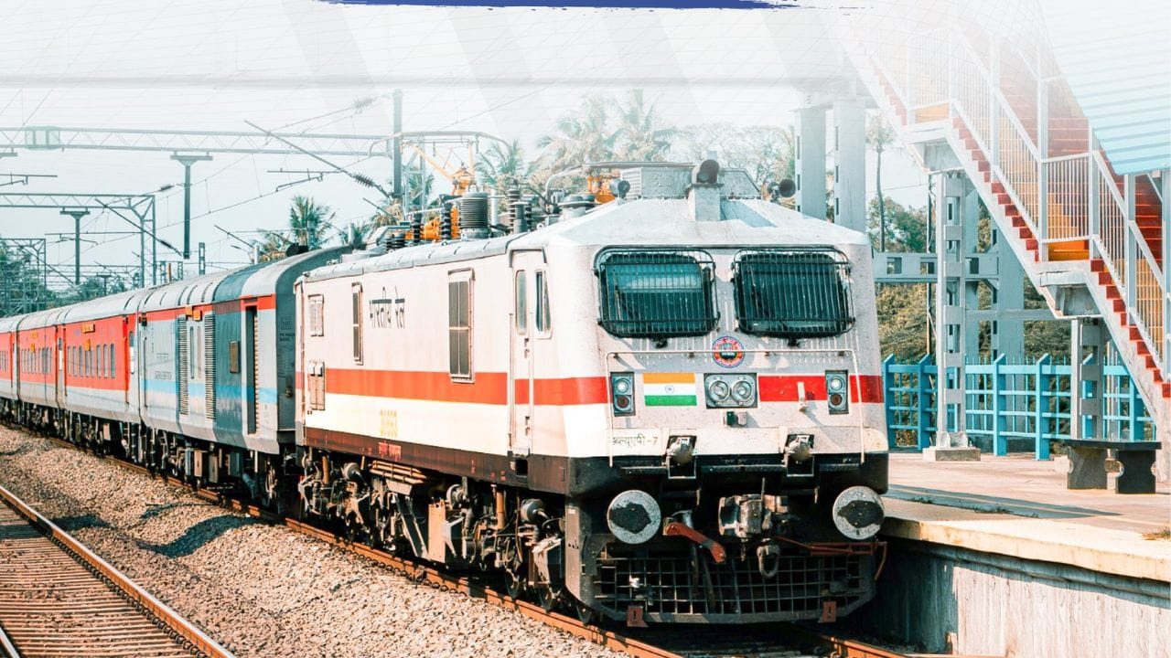 લાલ કોચ રાજધાની ટ્રેનમાં લગાવવામાં આવે છે. આ કોચ હળવા છે, જેનાથી તે વધુ ઝડપે દોડી શકે છે. તેમાં ડિસ્ક બ્રેક પણ છે અને તેનું વજન અન્ય કોચ કરતા ઓછું છે.