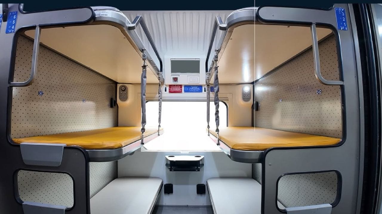 અંતર ઓછું હોય તો પણ લઘુત્તમ ભાડું 400 કિમી જેટલું જ છે. ઓછામાં ઓછું 400 કિમી ભાડું ચૂકવવું પડશે. મુસાફરોને કન્ફર્મ બર્થ અને વધુ સારી સુવિધાઓ પૂરી પાડવા માટે આ નિર્ણય લેવામાં આવ્યો હતો.