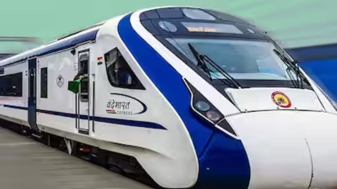 રાજધાની અને શતાબ્દી કરતાં તે કેટલી મોંઘી છે?: રાજધાની એક્સપ્રેસ અને શતાબ્દી એક્સપ્રેસ જેવી પરંપરાગત પ્રીમિયમ ટ્રેનોની સરખામણીમાં તફાવત એકદમ સ્પષ્ટ છે. રાજધાની અને શતાબ્દી ટ્રેનો LHB કોચનો ઉપયોગ કરે છે, દરેકની કિંમત આશરે ₹1.5 થી ₹2 કરોડ છે. 16 LHB કોચના સંપૂર્ણ રેકનો ખર્ચ આશરે ₹60 થી ₹70 કરોડ છે.