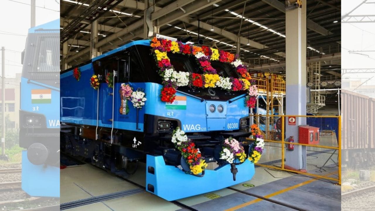 જાપાનમાં સૌથી વધુ શક્તિશાળી લોકોમોટિવ તરીકે JR ફ્રેઇટનું EF200 ઓળખાતું હતું, જેમાં લગભગ 8,000 હોર્સપાવરની શક્તિ હતી. હિટાચી કંપની દ્વારા બનાવાયેલું આ ઇલેક્ટ્રિક માલગાડી એન્જિન નેરો ગેજ પર ચાલતું અને એક જ ફ્રેમમાં સૌથી શક્તિશાળી ગણાતું. જોકે, વર્ષ 2007 પછી તેને સેવામાંથી હટાવી લેવામાં આવ્યું. હાલમાં જાપાન EH200 જેવા નવા લોકોમોટિવ ઉપયોગમાં લઈ રહ્યું છે, જેની શક્તિ લગભગ 6,000 હોર્સપાવર છે. એટલે કે, જાપાન અને અમેરિકા બંનેના જૂના, ખૂબ શક્તિશાળી એન્જિન હવે ઈતિહાસ બની ગયા છે અને આજે ઉપયોગમાં નથી. આ સ્થિતિમાં, હાલ ભારતના આધુનિક લોકોમોટિવ્સ તેમની સરખામણીમાં બે ગણા કે ત્રણ ગણા વધુ શક્તિશાળી ગણાય છે. ( Credits: ANI )