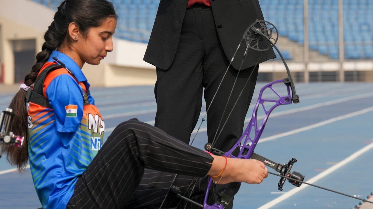 અંબાજી ખાતે બીજી રાષ્ટ્રીય મહિલા તીરંદાજી ટુર્નામેન્ટનું ગર્વથી આયોજન કરી રહ્યું છે ત્યારે દેશની શ્રેષ્ઠ મહિલા તીરંદાજો રમવા આવી રહી છે. શક્તિ, ધ્યાન અને અટલ નિશ્ચયનો ઉત્સવ જ્યાં દરેક તીર શિસ્ત, સ્થિતિસ્થાપકતા અને રમતગમતમાં મહિલાઓની ભાવનાને પ્રતિબિંબિત કરે છે. 