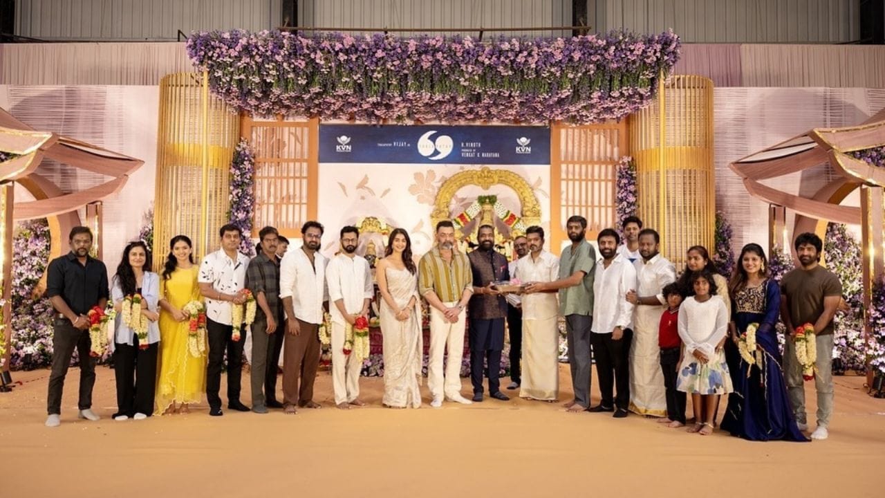 Jan Nayagan Cast Fees : સાઉથ અભિનેતા થલાપતિ વિજય હાલમાં પોતાની મોસ્ટ અવેટેડ ફિલ્મજન નાયગનની રિલીઝને લઈ ચર્ચામાં છે. આ ફિલ્મ પોંગલના દિવસે 9 જાન્યુઆરી 2026ના રોજ સિનેમાઘરોમાં રિલીઝ થવાની છે. જેનું નિર્માણ કેવીએન પ્રોડક્શન અને એચ વિનોદ ફિલ્મનું નિર્દેશન કરી રહ્યા છે.