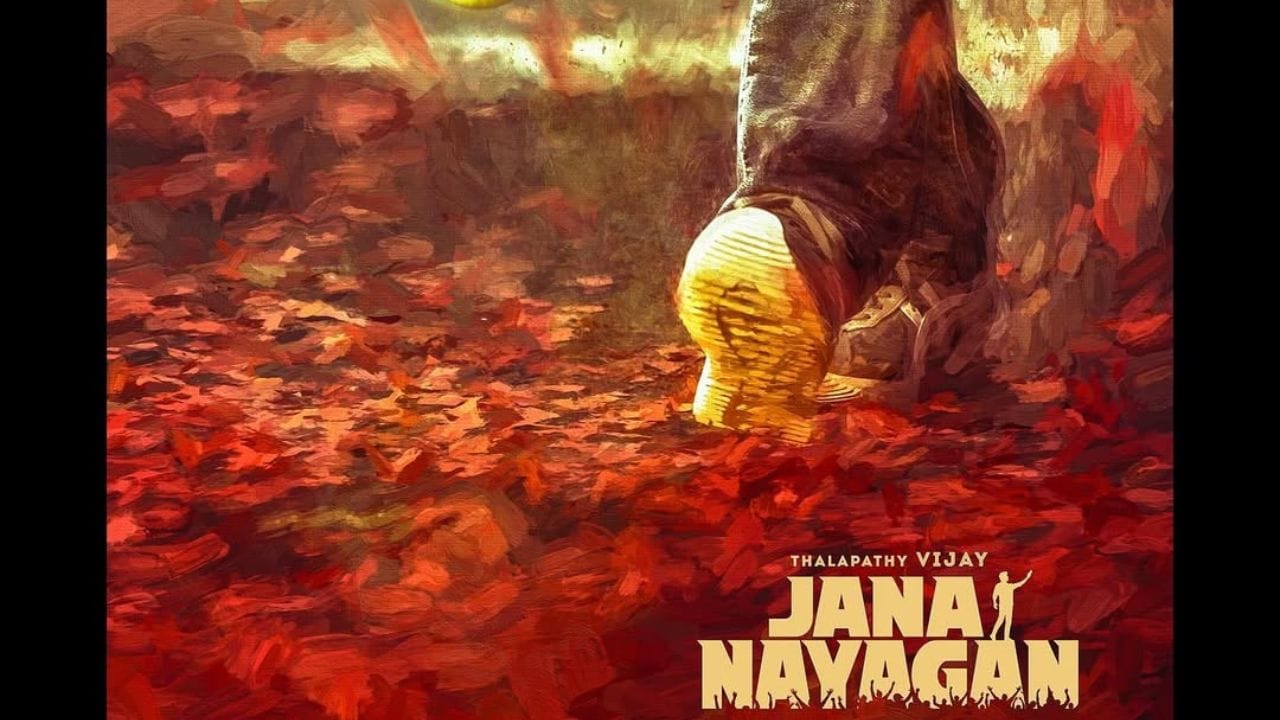 મહત્વની વાત એ છે કે, ફિલ્મને હજુ સુધી CBFCનું સર્ટિફિકેટ મળ્યું નથી. જેના કારણે માનવામાં આવે છે કે, ફિલ્મ રિલીઝ થવામાં મોડું થઈ શકે છે. હવે ફિલ્મની સ્ટાર કાસ્ટની ફી ચર્ચામાં આવી છે. તો ચાલો જાણીએ મોટા બજેટમાં બનેલી ફિલ્મ માટે સ્ટારે કેટલો ચાર્જ લીધો છે.