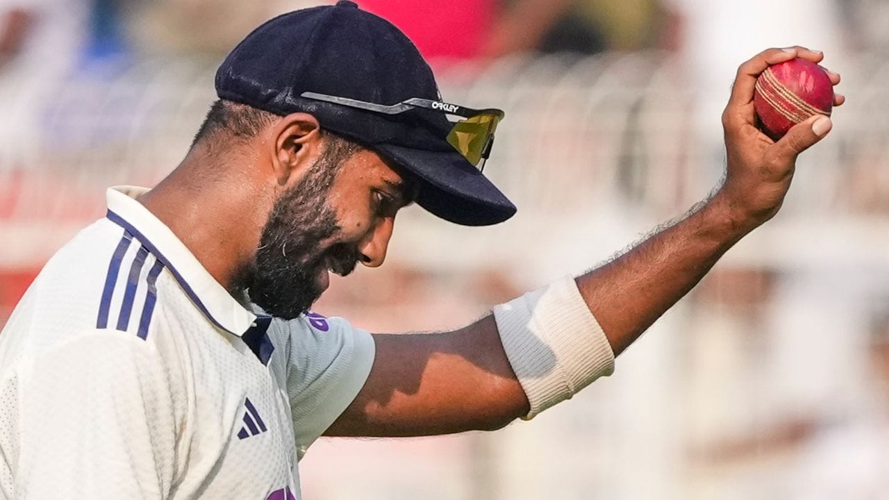 પહેલી ઈન્ટરનેશલ મેચ પછી તેના ટી20 ડેબ્યુ 26 જાન્યુઆરી 2016ના રોજ એડિલેડમાં થયું હતુ. તેનુ ટેસ્ટ ડેબ્યુ 2 વર્ષ બાદ જાન્યુઆરી 2018માં કેપ ટાઉનમાં સાઉથ આફ્રિકા વિરુદ્ધ હતુ. અહી તેમણે સાબિત કરી દીધું કે, ભારતીય ફાસ્ટ બોલર વિદેશમાં પણ હાવી થઈ શકે છે.