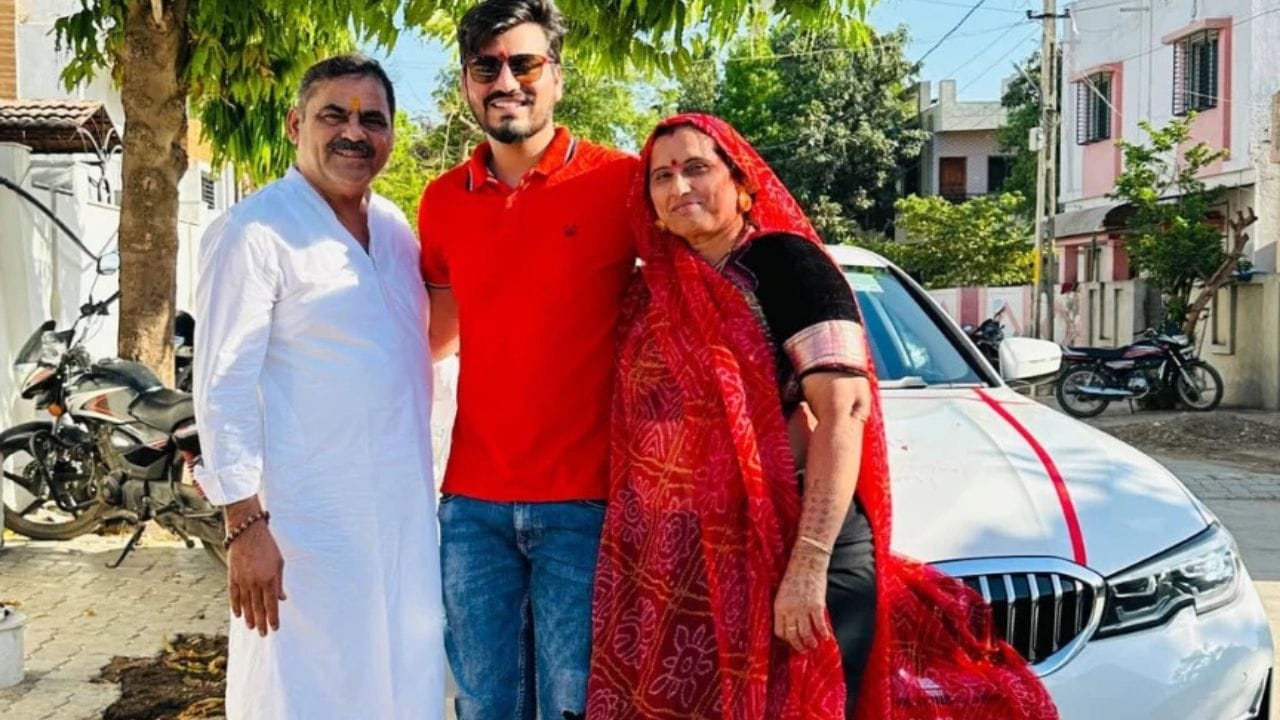 આ ઘટના મામલે નવનીત બાલધીયાએ SIT સામે આરોપી જયરાજ આહીર સામે પુરાવાઓ રજૂ કરીને કડક કાર્યવાહીની માગ કરી છે.આ હુમલા કેસના ફરિયાદી નવનીત બાલધિયાએ જયરાજ સામે આરોપ લગાવ્યા છે.