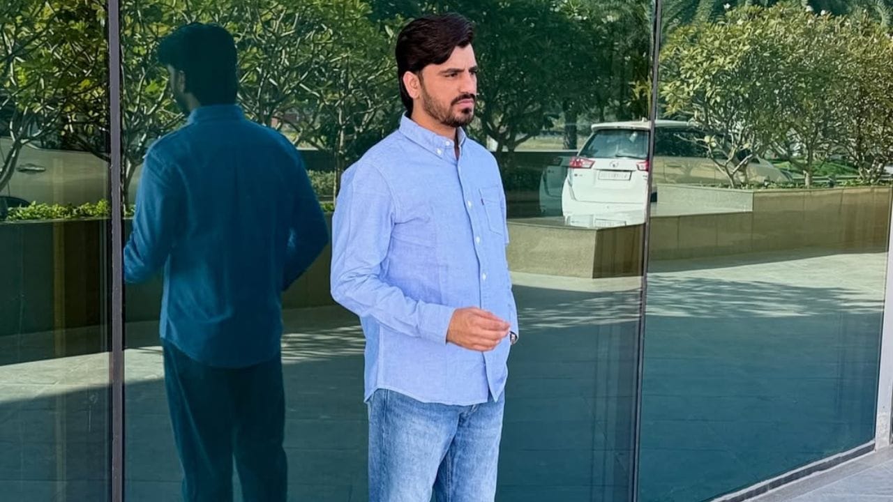 માયાભાઈનું નામ માત્ર ગુજરાતમાં નહી પરંતુ દેશ વિદેશમાં પણ ફેમસ છે. તો દીકરો જયરાજ આહિરનું રાજકારણમાં પણ મોટું નામ છે.યુવા મોરચાના પ્રમુખ પણ રહી ચૂક્યા છે.