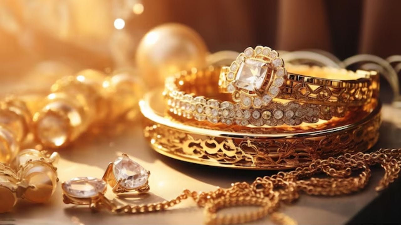 ANZ માને છે કે આ વર્ષના મધ્ય સુધીમાં સોનું $4,600 પ્રતિ ઔંસ સુધી પહોંચી જશે. DSP મેરિલ લિંચ પણ માને છે કે સોનાની તેજી હજુ સુધી સમાપ્ત થઈ નથી.