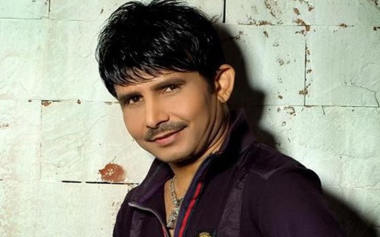 કેઆરકેનો દાવો છે કે તેનો ઇરાદો કોઈને નુકસાન પહોંચાડવાનો નહોતો. તે પોતાની બંદૂક સાફ કરી રહ્યો હતો. તેના ઘરની સામે એક મોટું મેંગ્રોવ જંગલ છે, જ્યાં તેણે બંદૂક સાફ કર્યા પછી તેનું પરીક્ષણ કરવા માટે ગોળીબાર કર્યો હતો. અભિનેતાને લાગ્યું કે ગોળી મેગ્રોવ જંગલમાં ખોવાઈ જશે, પરંતુ જ્યારે તેણે ગોળી ચલાવી ત્યારે પવન ફૂંકાયો. પવનના જોરથી, ગોળી થોડી આગળ વધીને ઓશિવારા વિસ્તારની એક ઇમારત સાથે અથડાઈ.