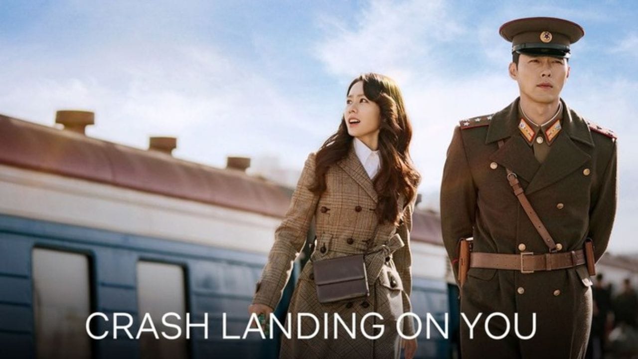 2. Crash Landing on You આ ડ્રામા એક અનોખી રોમેન્ટિક કહાણી છે, જેમાં દક્ષિણ કોરિયાની એક મહિલા ભૂલથી ઉત્તર કોરિયામાં પહોંચી જાય છે અને ત્યાં તેનો ઉત્તર કોરિયાનો સૈનિક સાથે પ્રેમ સર્જાય છે. આ શ્રેણીમાં રોમેન્ટિક સાથે થ્રિલ અને ડ્રામા પણ છે.