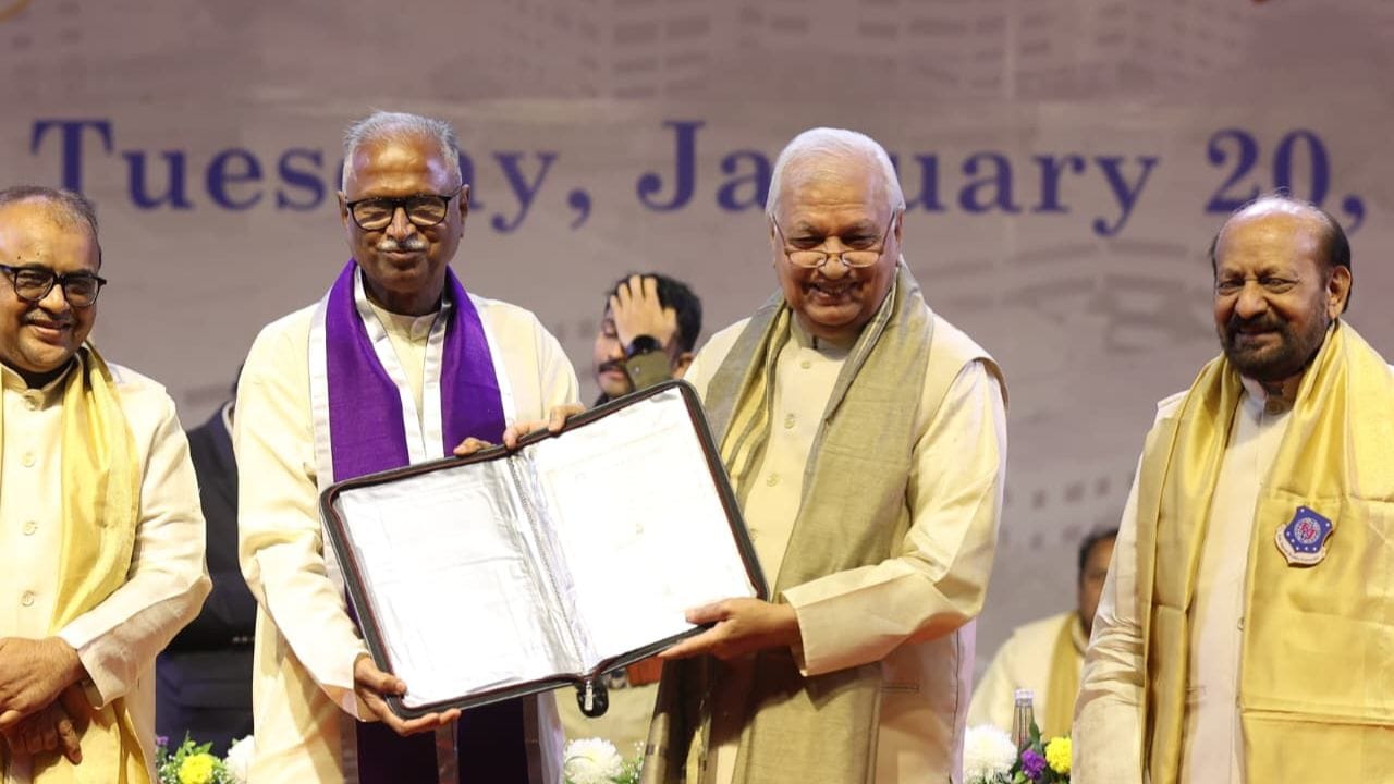 રાજ્યપાલે ભારતની સંસ્કૃતિના એક મહત્વપૂર્ણ મૂલ્ય પર ભાર મૂક્યો કે સામાન્ય રીતે માનવ પોતે અન્યથી આગળ વધવા ઈચ્છે છે, જ્યારે માતાપિતા અને શિક્ષકો પોતાના સંતાનો અને વિદ્યાર્થીઓ પોતાના કરતાં વધુ આગળ વધે તેવી ઈચ્છા રાખે છે. આ મૂલ્ય સમાજમાં સંસ્કૃતિ, સર્જનાત્મકતા અને સતત વિકાસ માટે આધારરૂપ છે.