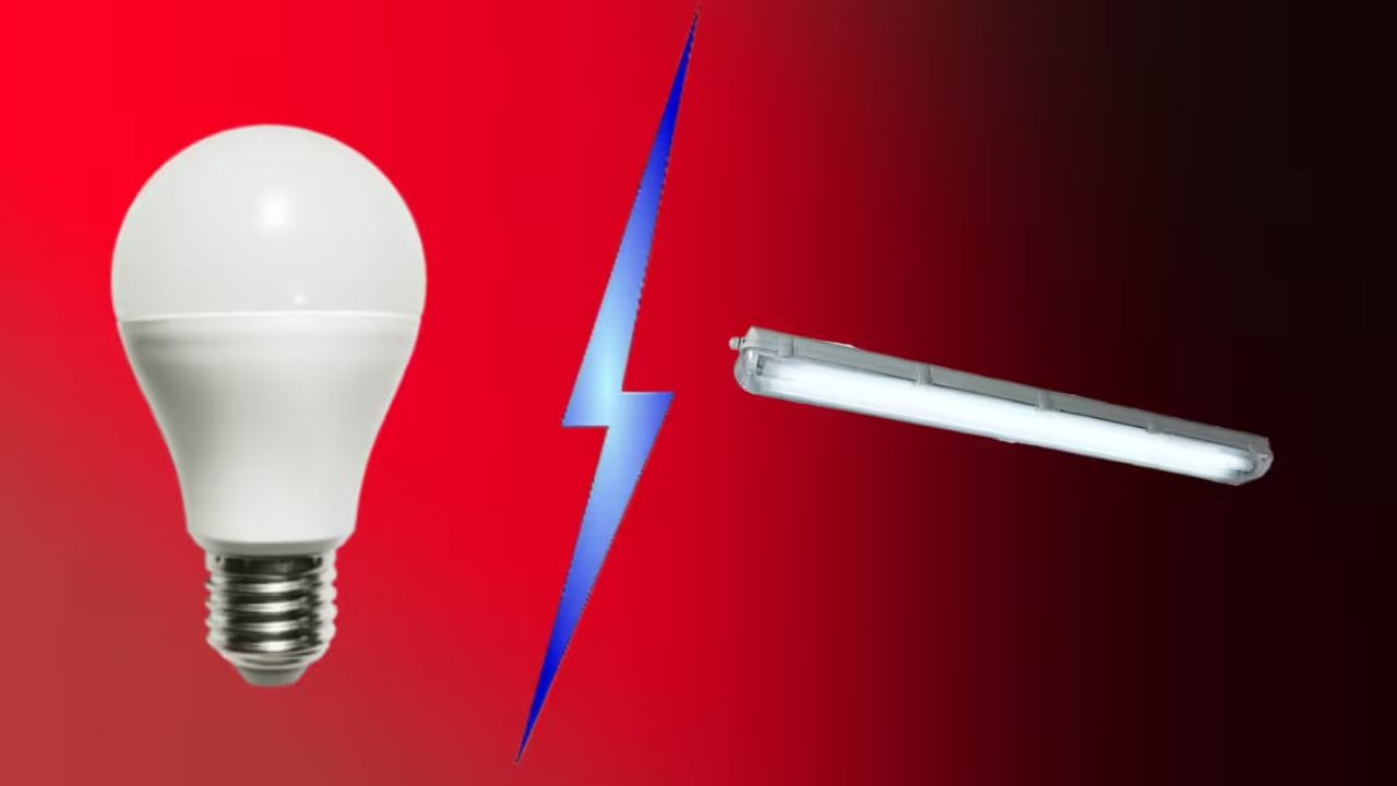 આજકાલ મોટાભાગના લોકો પોતાના ઘરમાં LED બલ્બ કે LED ટ્યુબલાઇટનો ઉપયોગ કરે છે. બંને જૂના બલ્બ કે CFL કરતાં ઘણી ઓછી વીજળી વાપરે છે. પરંતુ પ્રશ્ન એ છે કે LED બલ્બ અને LED ટ્યુબલાઇટમાંથી કયુ ઉપકરણ વધુ વીજળી વાપરે છે. વાસ્તવમાં, બંનેનો પાવર વપરાશ અલગ છે કારણ કે તેમની પ્રકાશ આપવાની શક્તિ અલગ છે. 