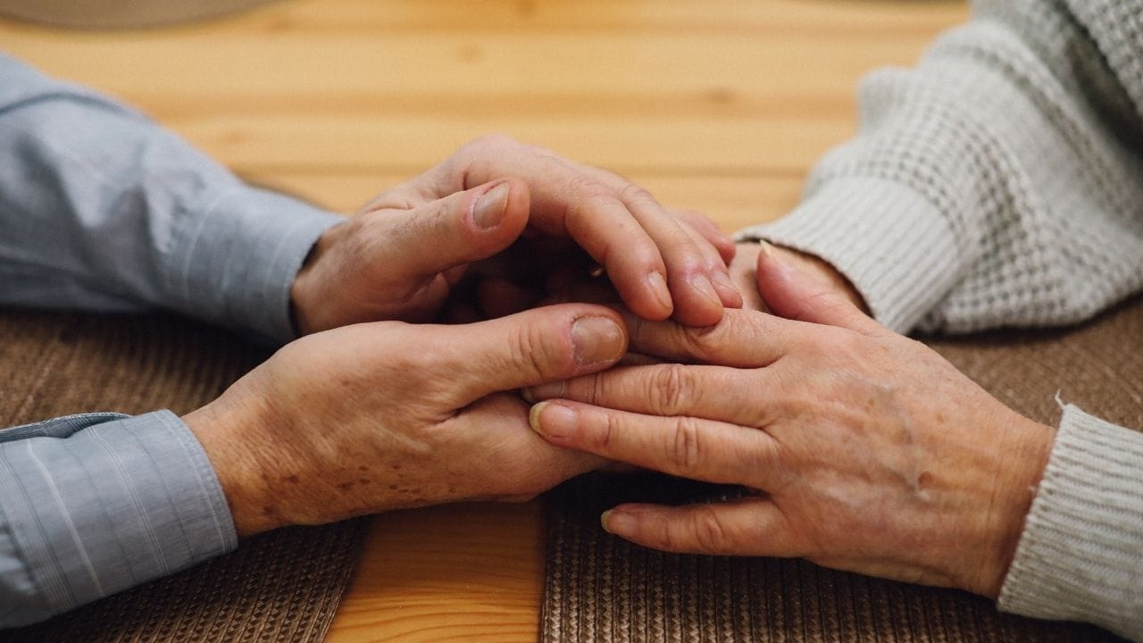 શરત માત્ર એટલી હશે કે, જ્યાં સુધી તેમની પાસે પૂરતી સ્વતંત્ર આવક ન હોય, ત્યાં સુધી હાઇકોર્ટે સેન્ટ્રલ સિવિલ સર્વિસીસ (પેન્શન) રૂલ્સ, 1972ના નિયમ 54 અને 2 સપ્ટેમ્બર, 2009ના ઓફિસ મેમોરેન્ડમની બંધારણીય માન્યતાને સંપૂર્ણપણે સમર્થન આપ્યું છે.