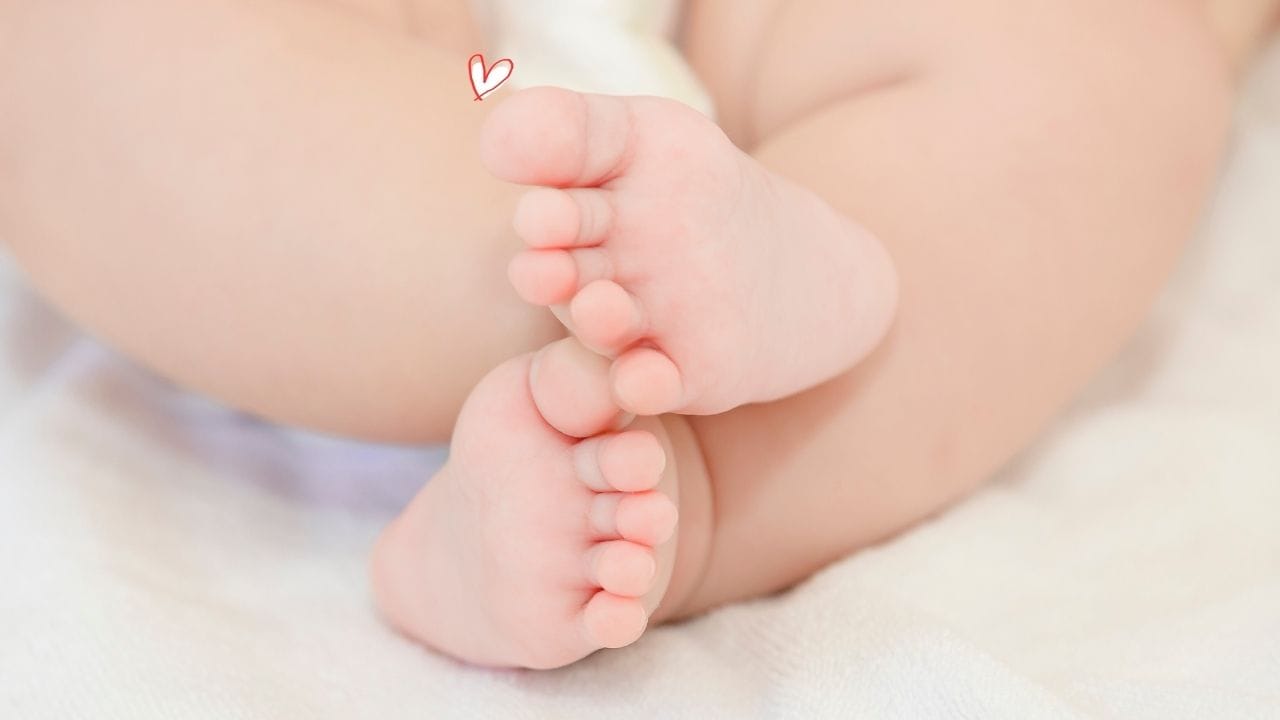  તો ચાલો હાઈકોર્ટે શું કહ્યું, ગર્ભપાત કાનુન હેઠળ અબોર્શન માટે પતિની અનુમતિ લેવી જરુરી નથી. જન્મ આપવા પર નિયંત્રણ તમામ મહિલાઓની મૂળભૂત જરૂરિયાત અને અધિકાર છે. પ્રેગ્નન્સી રાખવા માટે મજબુર કરવી માનસિક આધાત આપનાર પગલું છે.