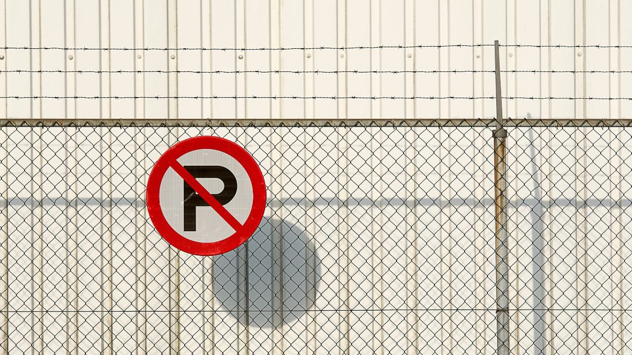 એ યોગ્ય છે કે ચલણની સાથે, ક્યારેક તમારા વાહનને પણ જપ્ત કરી શકાય છે. આવું ત્યારે થાય છે જ્યારે ટ્રાફિક પોલીસ માને છે કે તમારું વાહન જાહેર જગ્યામાં છે અને લોકોને ખલેલ પહોંચાડી રહ્યું છે.