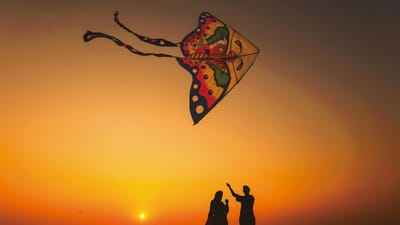 મકરસંક્રાંતિ,ઉતરાયણ એ હિંદુઓનો તહેવાર છે. જે દેશના વિવિધ રાજ્યોમાં અનેક નામો અને અલગ-અલગ રીતે ઉજવવામાં આવે છે. ગુજરાતમાં ઉતરાયણ તરીકે ઉજવવામાં આવે છે. આ દિવસે ગુજરાતના મોટાભાગના વિસ્તારોમાં લોકો પતંગ ઉડાડીને મકરસંક્રાતિની ઉજવણી કરે છે.