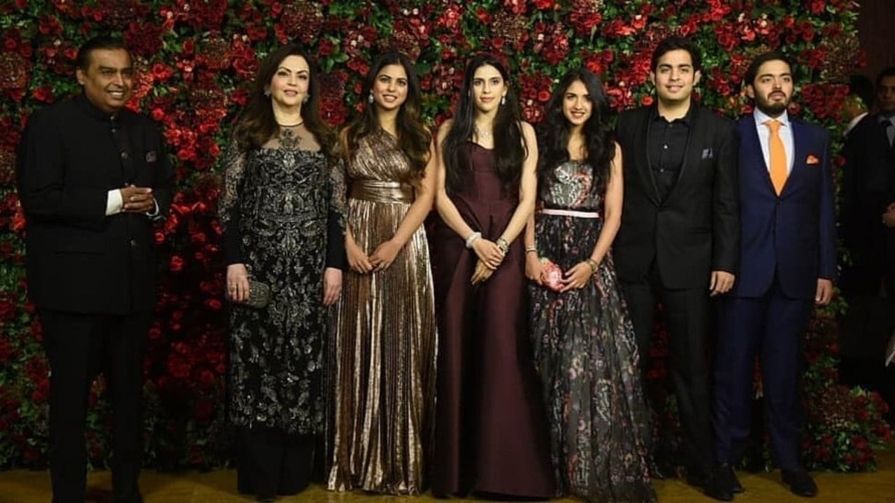 Mukesh Ambani's Antilia High Staff Salaries and Employee Benefits (11)