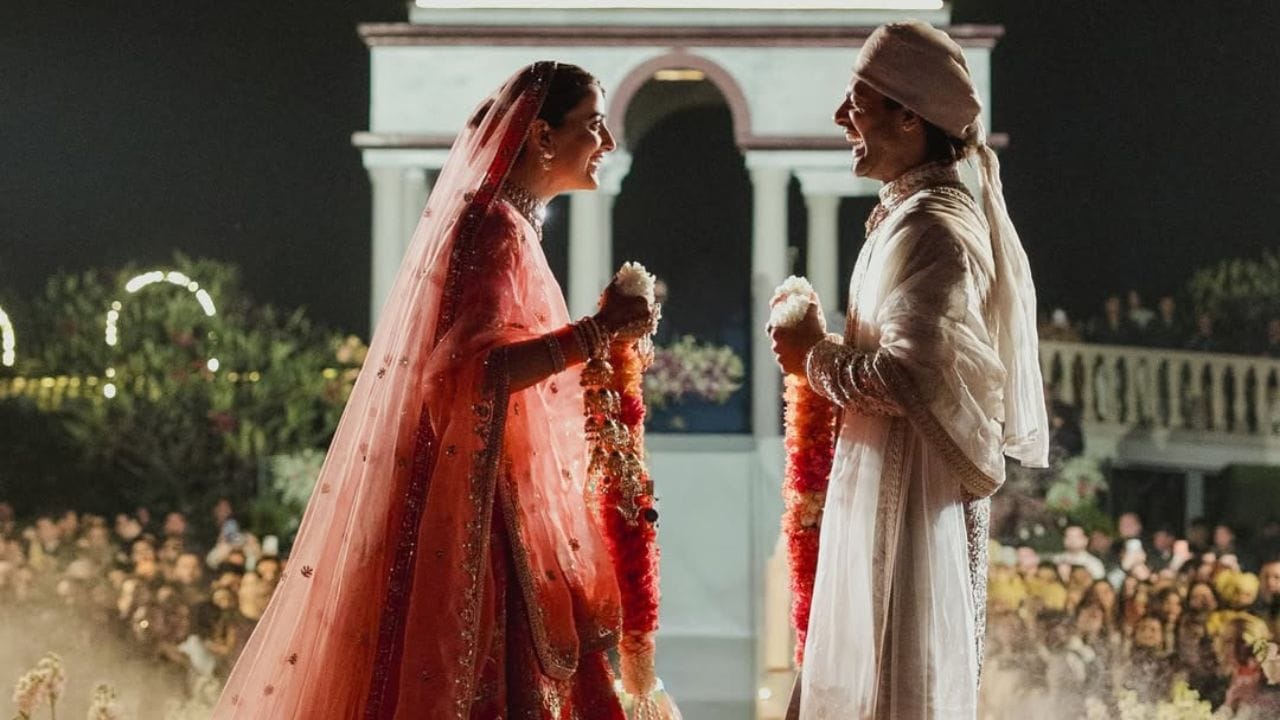 સ્ટેબિન નુપુર કરતા ફક્ત નવ મહિના મોટો છે. તેઓ સરખી ઉંમરના છે, તેથી તેમની વચ્ચે ઉંમરનો મોટો તફાવત નથી. બંન્ને 32 વર્ષના છે. નુપુરની નેટવર્થ 16 થી 17 કરોડ છે.