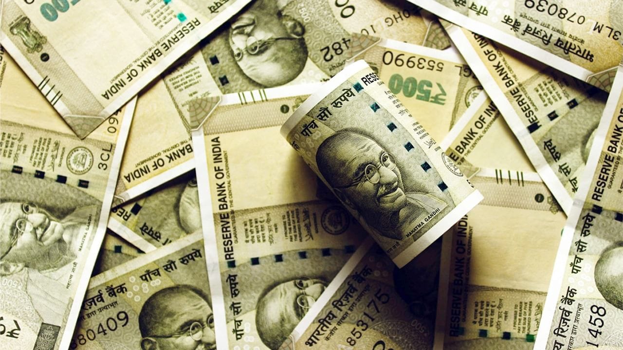 EPFO દ્વારા આપવામાં આવેલા આ નવા અપડેટથી દેશભરના કરોડો નોકરીયાત લોકોને સીધો ફાયદો થવાનો છે. નવી વ્યવસ્થા અમલમાં આવ્યા બાદ, સભ્યો તેમના બેંક ખાતા સાથે જોડાયેલ UPI ID નો ઉપયોગ કરીને PF ઉપાડી શકશે. ઉપાડ માટે અલગથી દાવો દાખલ કરવાની જરૂર નહીં રહે અને માત્ર UPI PIN દ્વારા રકમ સીધી ખાતામાં ટ્રાન્સફર થઈ જશે. આ પગલાથી આશરે 8 કરોડ EPFO સભ્યોને ઝડપી અને સરળ સેવા મળવાની શક્યતા છે.